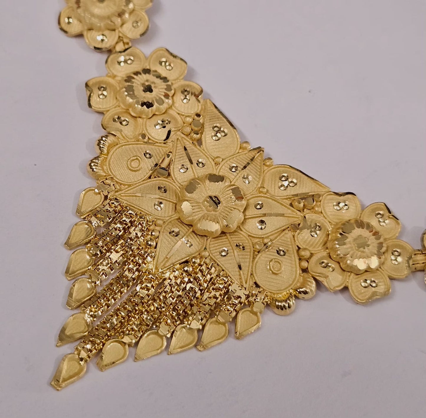 Beautiful Gold Finish Necklace -Code 008