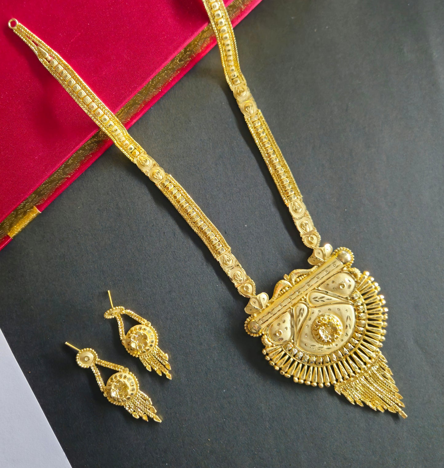 Golden Dynasty Bridal Rani Haar - Code V005