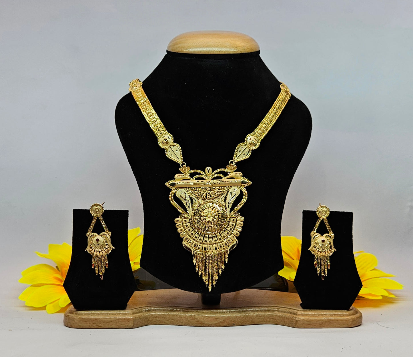 Latest Design Gold Plated Necklace Set for Women - Code V001