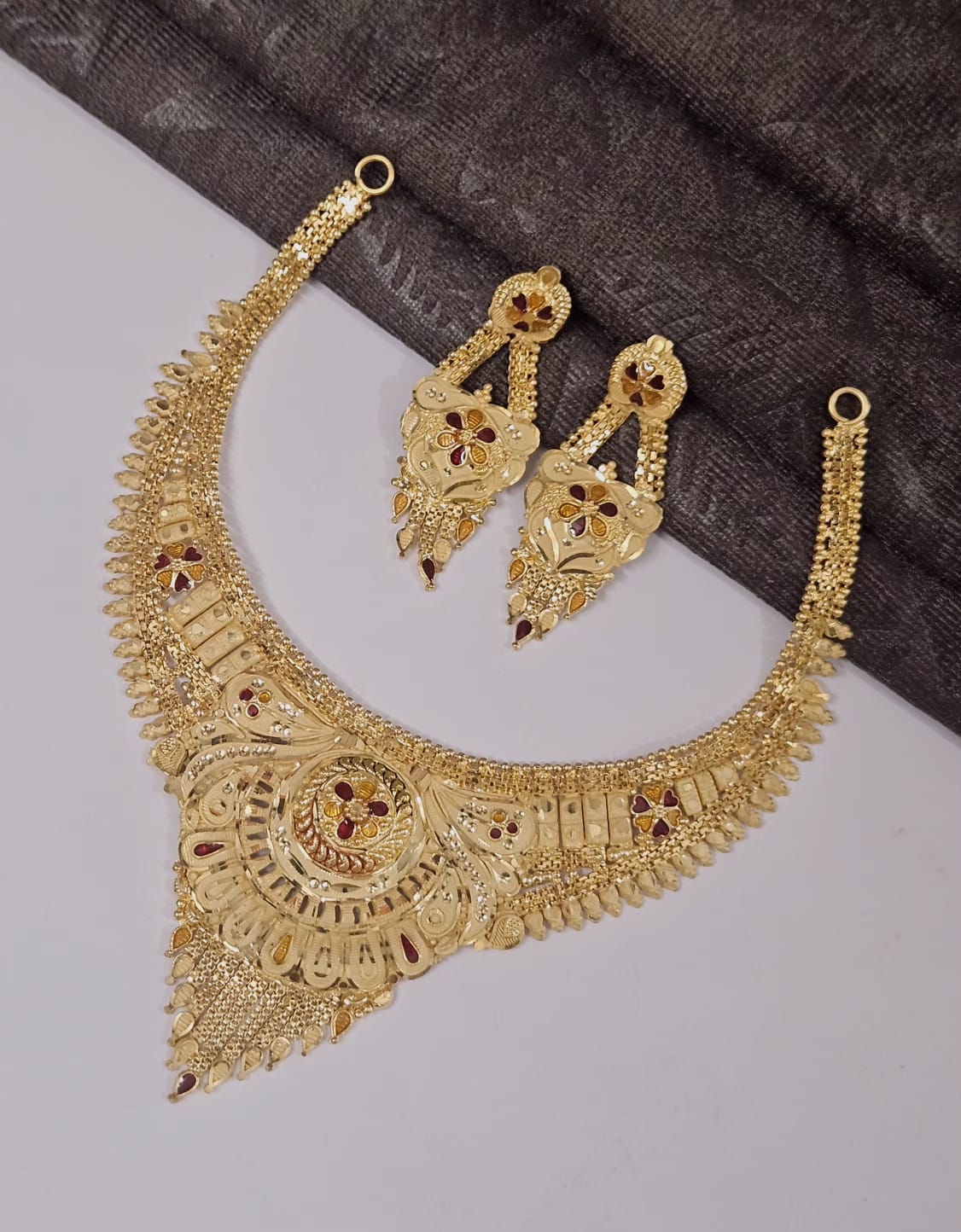 Gold Finish Necklace for All Occasions Code - 004