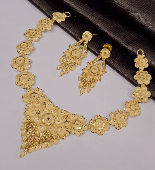 Beautiful Gold Finish Necklace -Code 008