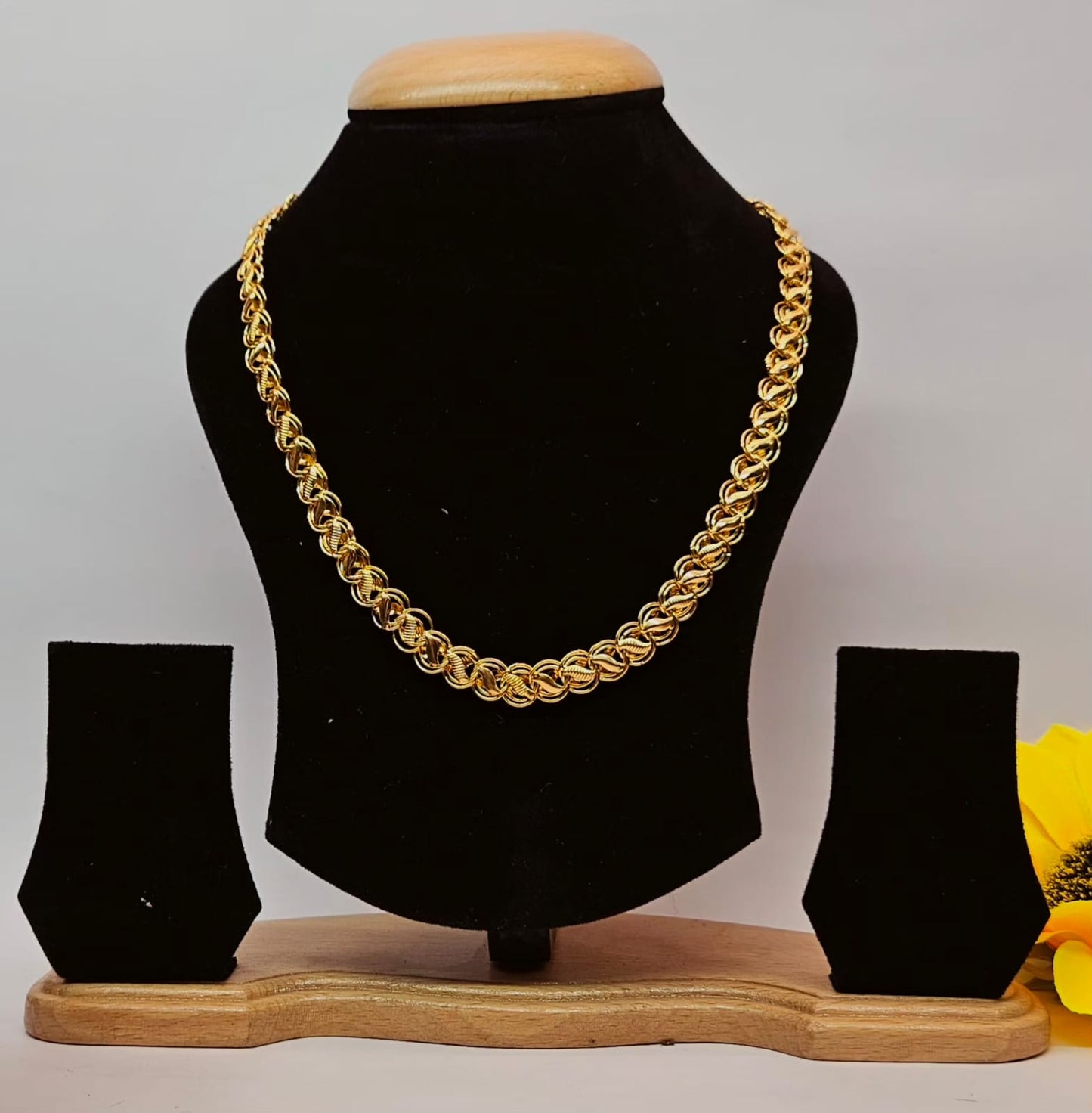 Gold polish Lotus chain - Code VO03
