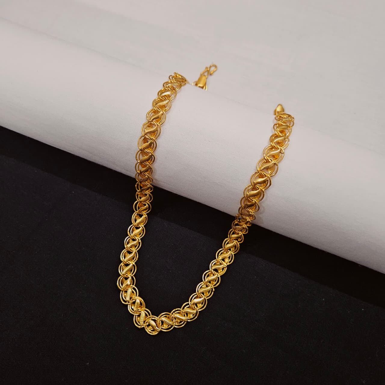 Gold polish Lotus chain - Code VO05