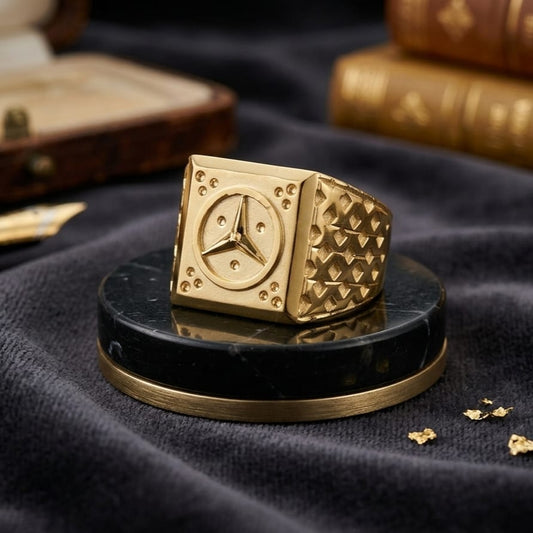 Luxury Square Crest Gold Ring – Code VO05