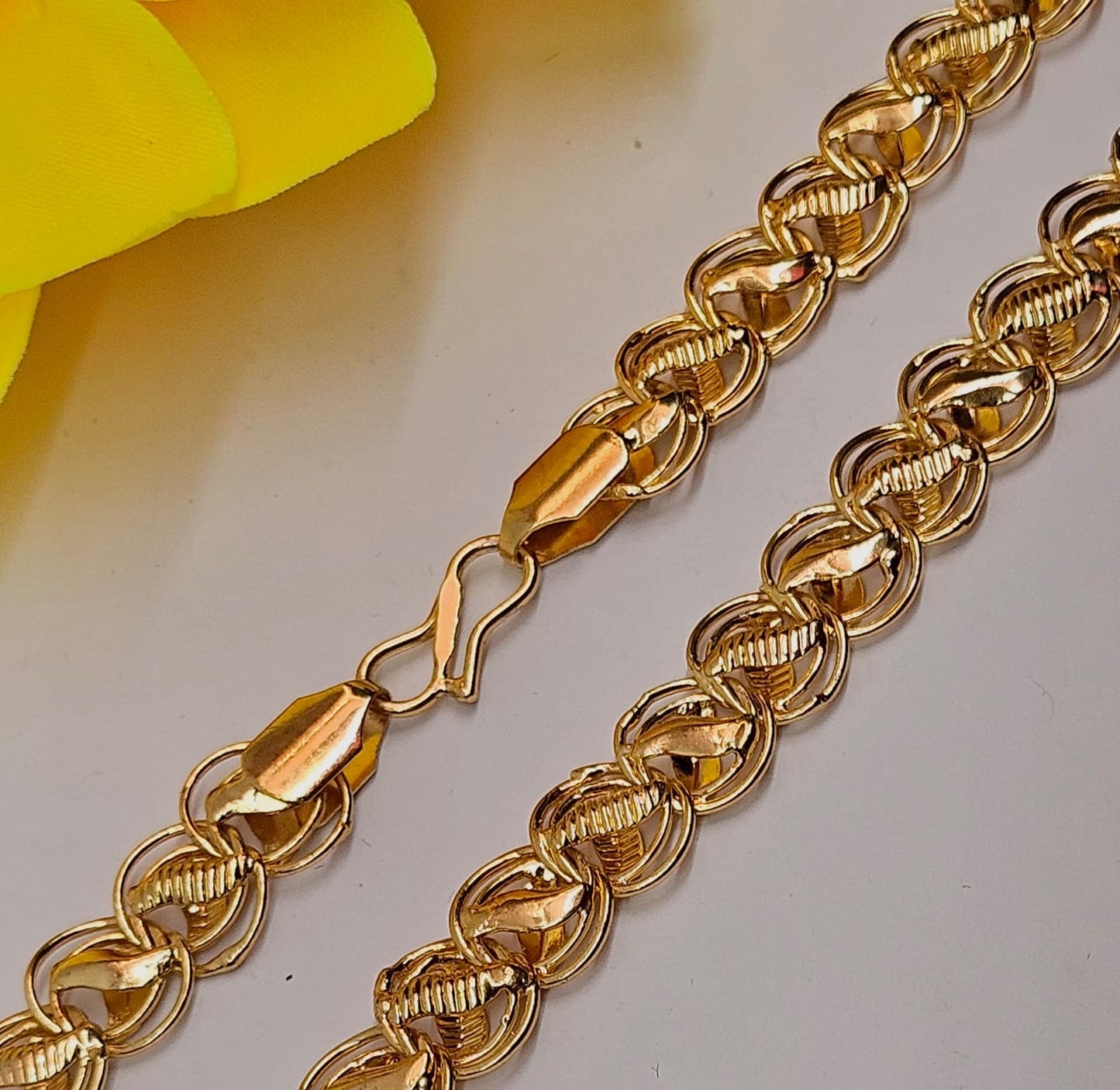 Gold polish Lotus chain - Code VO03