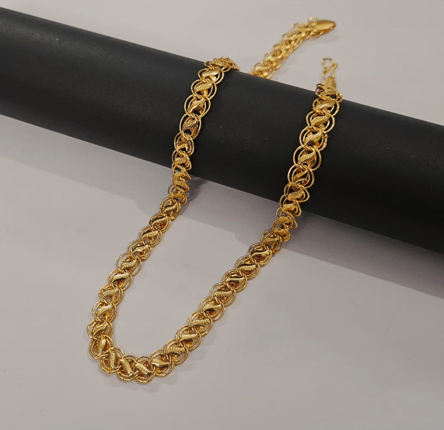 Gold polish Lotus chain - Code VO03